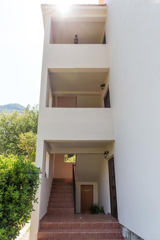 Apartment Bambo Tre Sorrele Kotor Exterior photo